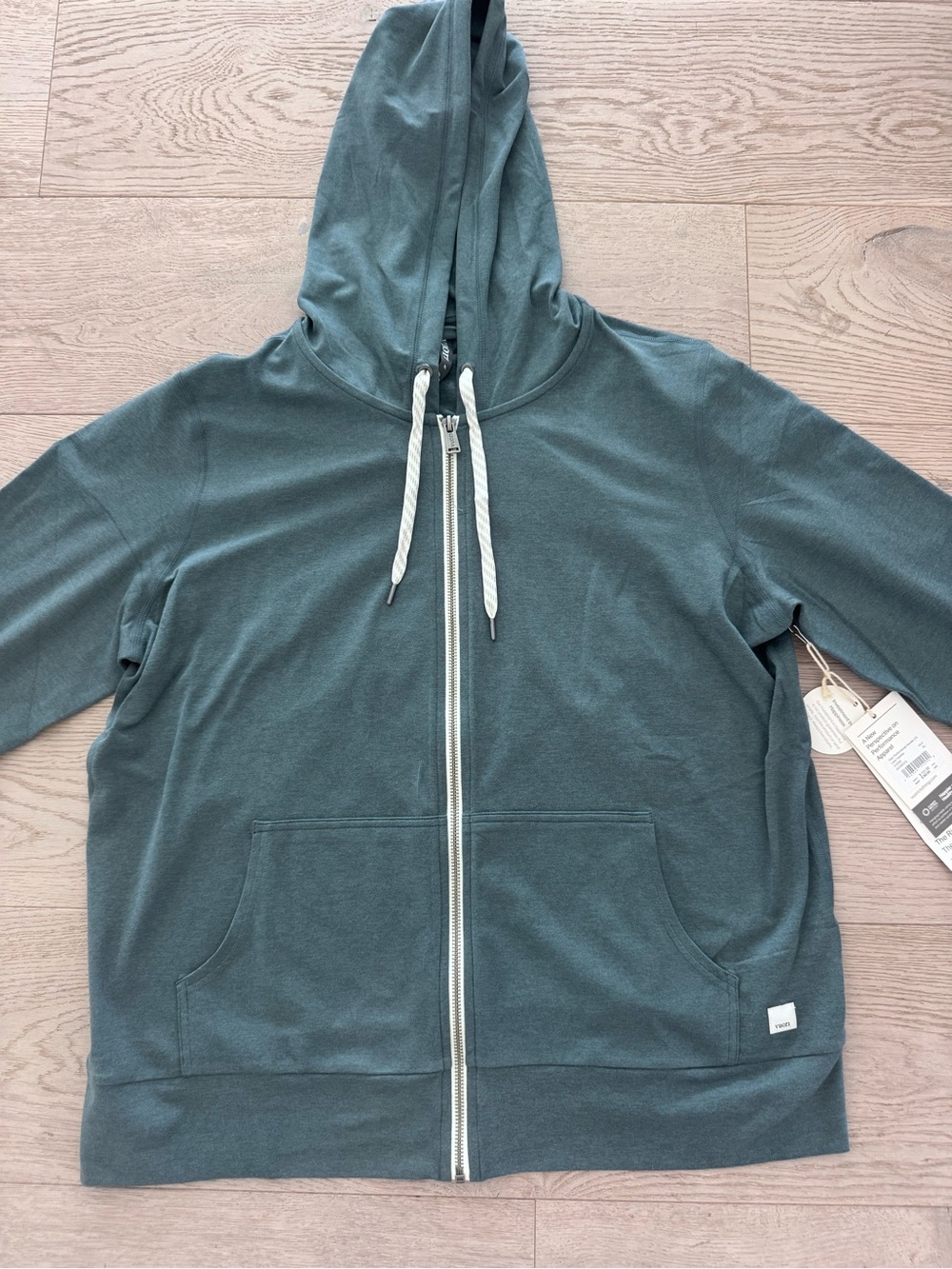 NWT woman’s Vuori Halo performance Hoodie size XL